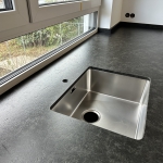 ein Edelstahlbecken, Unterbau